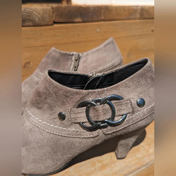 XAPPEAL Zip Ankle Boot Women’s Western Grey - Suede - Picture 2 of 6